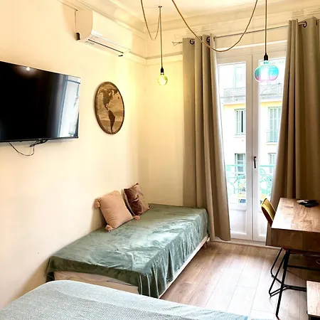 Homestay Les De Cedric Iconic Tram Gare Pour Personnes Calmes