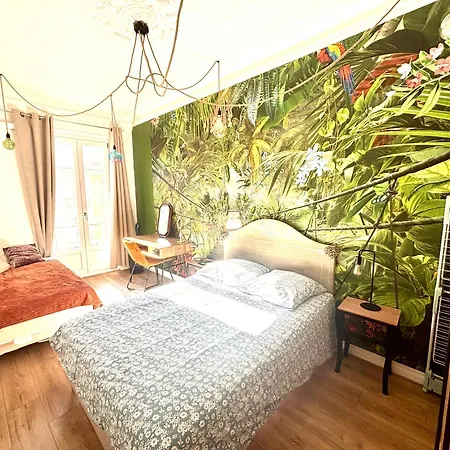 Les De Cedric Iconic Tram Gare Pour Personnes Calmes Kwatera prywatna