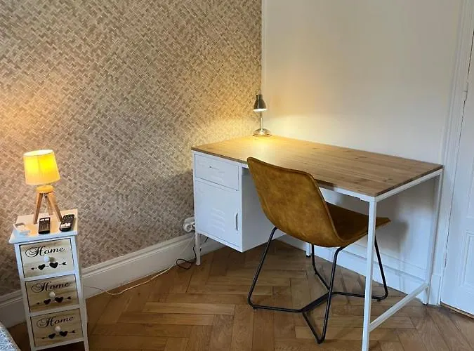 Les De Cedric Iconic Tram Gare Pour Personnes Calmes