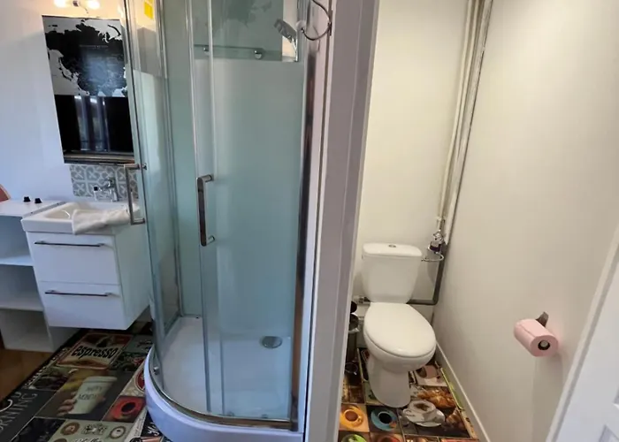 Les De Cedric Iconic Tram Gare Pour Personnes Calmes ホームステイ