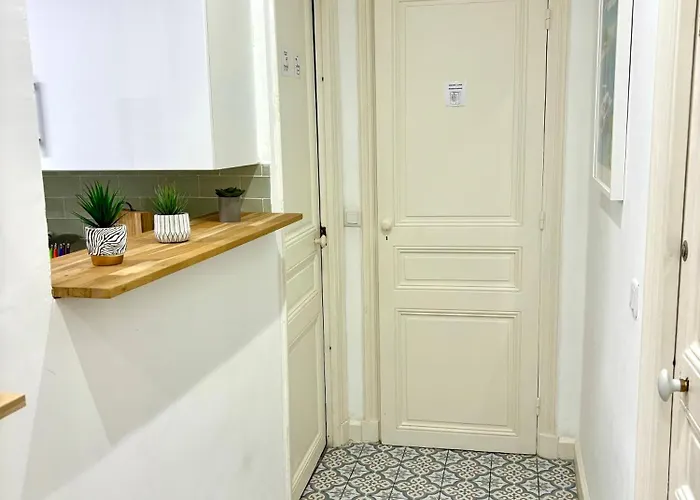 Les De Cedric Iconic Tram Gare Pour Personnes Calmes *