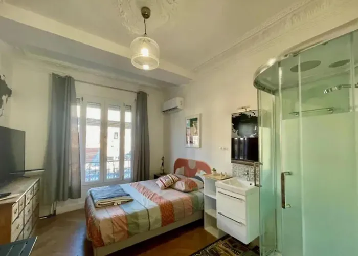 Les De Cedric Iconic Tram Gare Pour Personnes Calmes *