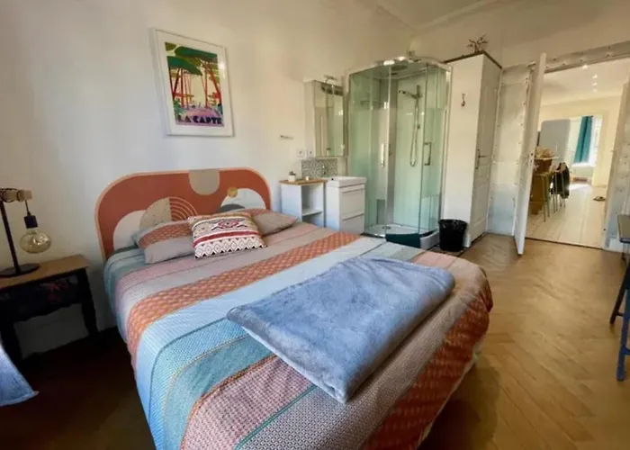 Les De Cedric Iconic Tram Gare Pour Personnes Calmes * ニース