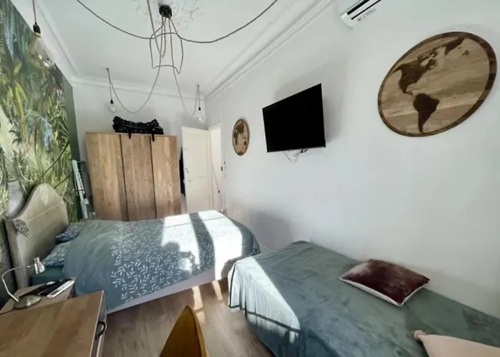 ホームステイ Les De Cedric Iconic Tram Gare Pour Personnes Calmes ニース