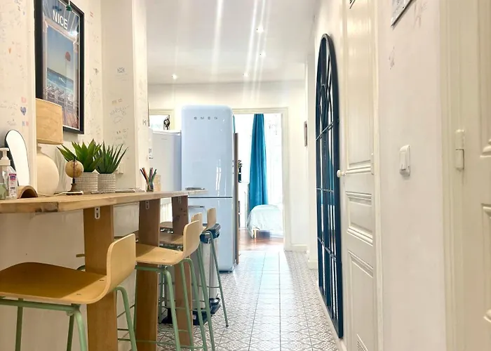 Les De Cedric Iconic Tram Gare Pour Personnes Calmes *