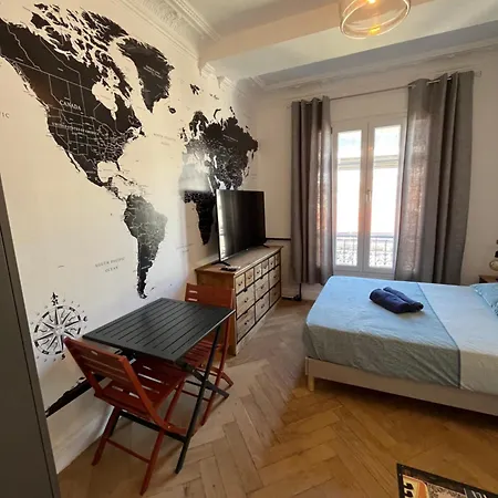 Homestay Les De Cedric Iconic Tram Gare Pour Personnes Calmes